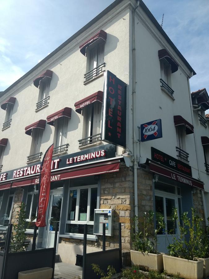 总站酒店 雅芳 外观 照片