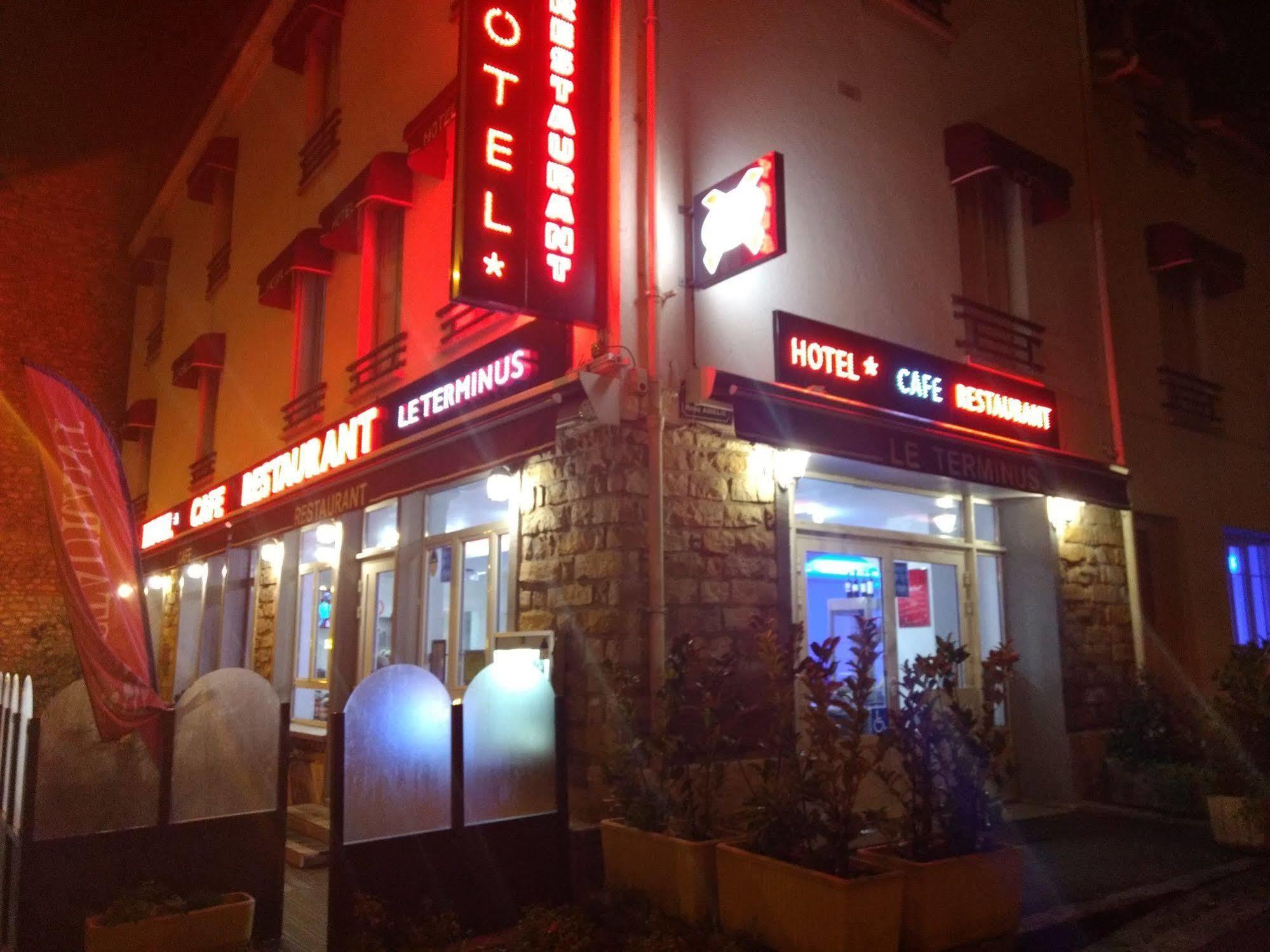 总站酒店 雅芳 外观 照片